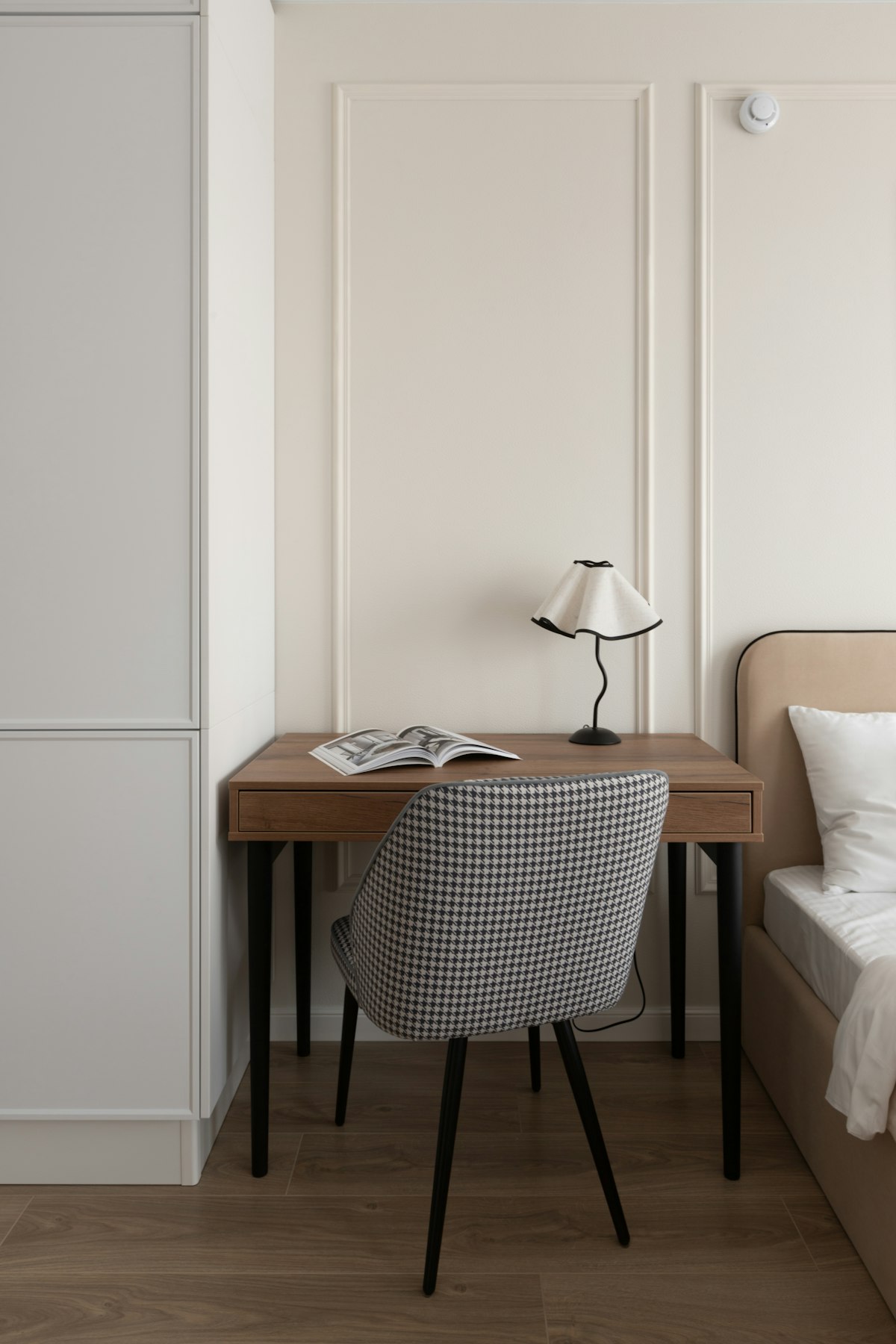 Contour Dining Table